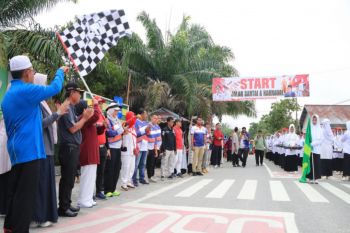 Wabup Kampar lepas jalan sehat dan karnaval Kecamatan Kampar Utara diikuti ribuan peserta