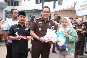 Bulog alokasikan dua ton beras setiap pekan untuk kendalikan inflasi Bekasi