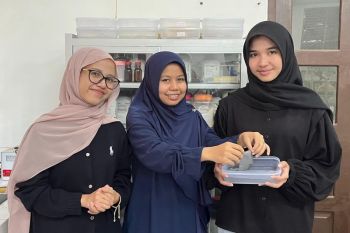 Mahasiswa USK gagas membran antibakterial ramah lingkungan dari daun mimba