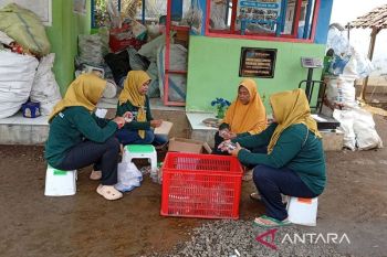 Bank sampah di Karangtalun ubah jadi tabungan