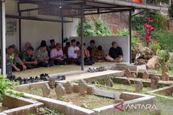 Agus Setyawan ziarah ke makam mantan Bupati Temanggung