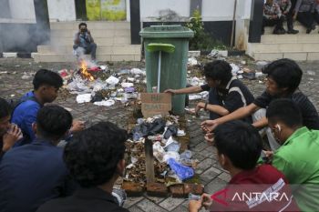 Aksi menolak kerja sama penampungan sampah di Pandeglang