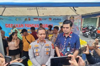 Polres dan Bulog Karawang salurkan beras SPHP untuk stabilisasi harga