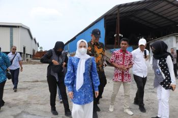 Bupati Ratu Zakiyah pastikan warga meninggal bukan karena limbah pabrik