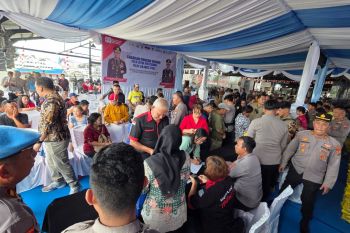 Bulog-Polda Sulut jual beras SPHP bantu warga dapat beras murah