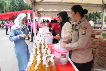Polres Metro Bekasi sediakan sembako murah untuk warga