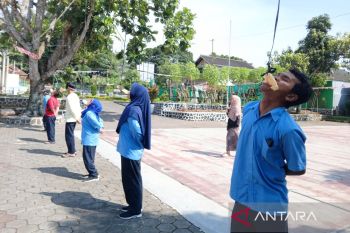 Penyandang  disabilitas netra Penganthi sambut Kemerdekaan RI