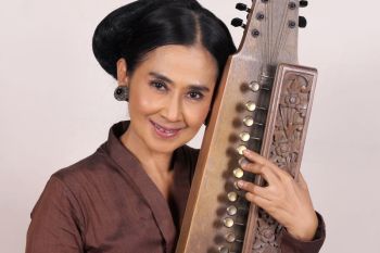 Ayu laksmi: Jangan tanya kapan nikah saat lebaran