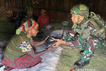 Satgas Yonif 521/DY perkuat komunikasi warga Bolakme Jayawijaya