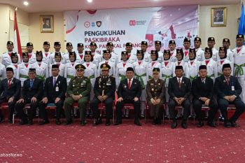 Pj Wali Kota Pangkalpinang kukuhkan 36 anggota Paskibra