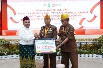 Pemprov Riau serahkan "sagu hati" kepada 347 veteran dan janda veteran
