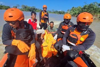 Tim SAR  gabungan evakuasi jenazah bocah tenggelam di Sungai Serayu