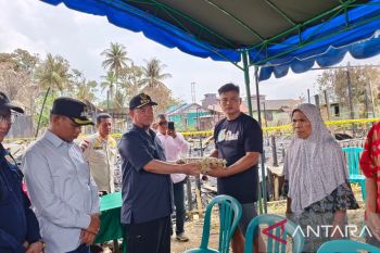 Bupati Katingan serahkan bantuan korban kebakaran di Petak Bahandang