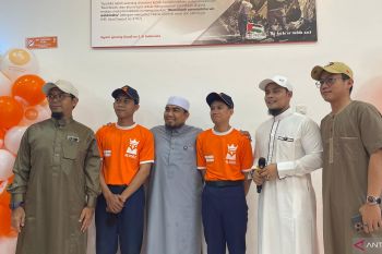 Almaz syiar Islam dibalik bisnis ayam goreng di Makassar