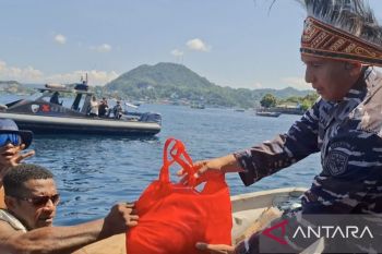 Kodaeral X Jayapura salurkan 300 paket bahan pokok ke nelayan
