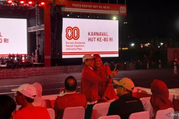 Cak Imin "selfie" bareng istri sebelum nonton Karnaval Kemerdekaan