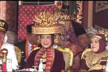 Istri Forkompinda Sumsel kenakan pakaian adat pada upacara HUT RI ke-80