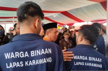 27 warga binaan Lapas Karawang bebas setelah dapat remisi HUT RI
