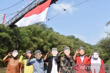 Topeng seluruh Presiden ditampilkan saat peringati HUT RI di Tasikmalaya