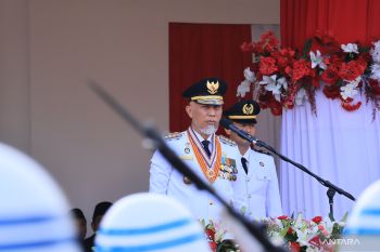 Pemprov Sumbar beri penghargaan warga taat pajak saat HUT Ke-80 RI