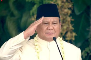 Presiden bacakan teks Proklamasi pimpin upacara HUT RI di Istana