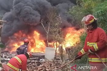 Sumur minyak terbakar di Blora, tiga orang jadi korban