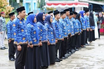 BKKBN Sultra anugerahkan Stya Lencana kepada 38 ASN
