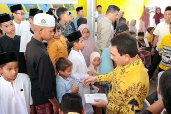Golkar santuni anak yatim syukuran 2 dekade perdamaian Aceh