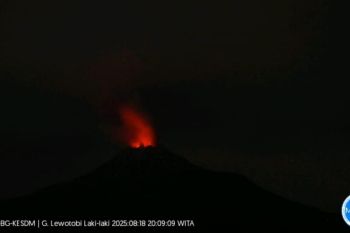 Enam penerbangan batal dampak erupsi Gunung Lewotobi-NTT