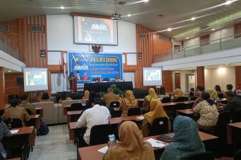 Pemkot Jayapura meningkatkan kemampuan kepemimpinan kepala sekolah