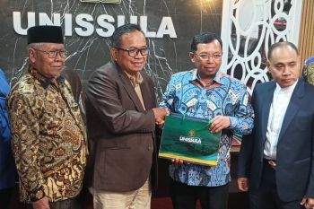 Kunjungi Unissula, Sekjen Demokrat: Perguruan tinggi sentral tingkatkan kualitas SDM