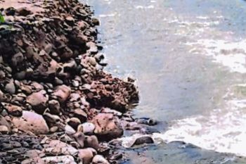 Bronjong Desa Kelumpang OKU ambruk akibat debit air sungai naik