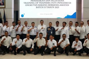 Kemenhub melatih pengemudi angkutan barang Bekasi wujudkan zero ODOL