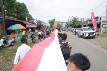 Ribuan warga meriahkan karnaval HUT Ke-80 RI di Bengkayang Kalbar