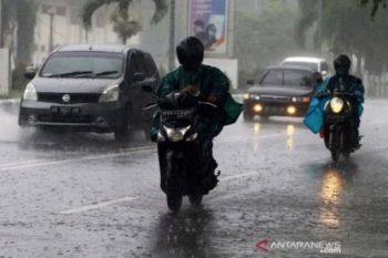 BMKG: Waspadai potensi hujan deras, angin kencang dan banjir rob