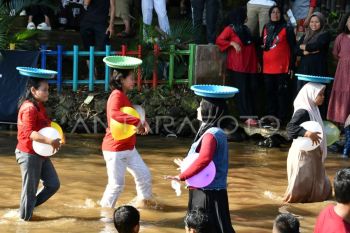 Lomba HUT ke-80 RI di sungai Ciliwung Bogor