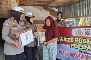 Polda Aceh salurkan sembako meriahkan HUT ke-77 Polwan