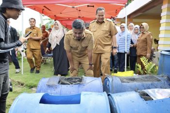 Pariaman terima 100 indukan lele unggul dari Pemprov Sumbar