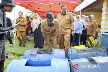 Kota Pariaman terima 100 indukan lele unggul dari Pemprov Sumbar
