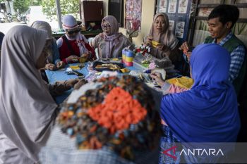Pelatihan kerajinan tangan dari kain perca
