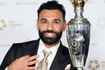 Mohamed Salah Dinobatkan PFA Player of the Year 2024/2025, Bukti Konsistensi Sang Raja Mesi