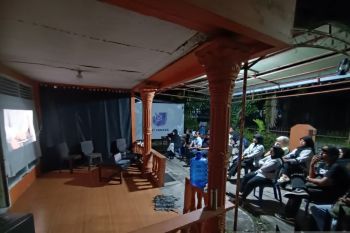 AJI-INTERES nobar dan diskusi bertajuk "Tetap kritis dalam ancaman serangan digital"