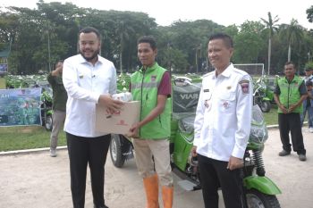 Selesaikan persoalan sampah kota, Wako Fadly Amran serahkan 178 unit bentor pada LPS