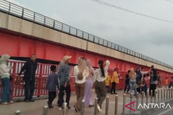 Wali Kota Palembang ajak para pegawai dan pelajar naik LRT