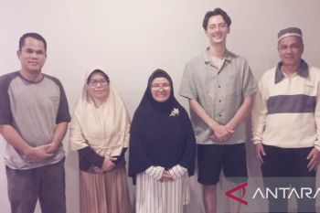 Warga Belanda nonton festival pacu jalur di Kuansing