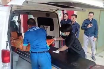 Polisi bawa jenazah terduga Kacab Bank di Jakarta ke RS Polri