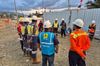 PLN pasok listrik pelanggan daya besar dukung industri strategis