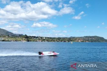 Pembalap F1 Powerboat jalani latihan bebas di Danau Toba