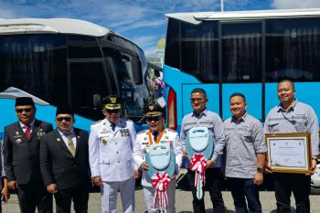 DSLNG kembali hibahkan dua unit Bus operasional di Hari kemerdekaan RI