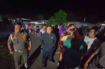 Satpol PP Damkar Agam razia artis sawer-miras saat hiburan pemuda